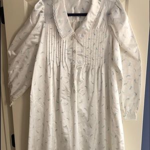 Jean Alison Satin Nightgown Pin tuck vintage Sz MD